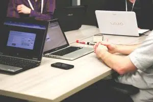 Coordinating your employees during the office move with talking